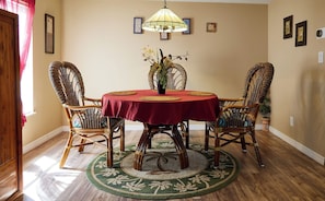 Gemeinsamer Schlafsaal, 1 Schlafzimmer, Raucher, Terrasse | Esszimmer