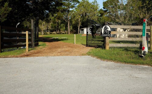 Room in Mobile Home - Pleasant Days B&b Tropical Master Suite