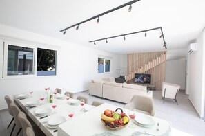 Villa, 5 Bedrooms, Smoking, Private Pool | Living area