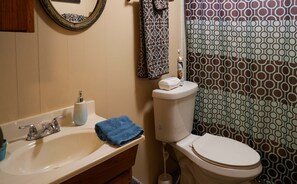 Room, 1 Bedroom, Smoking, Patio | Bathroom
