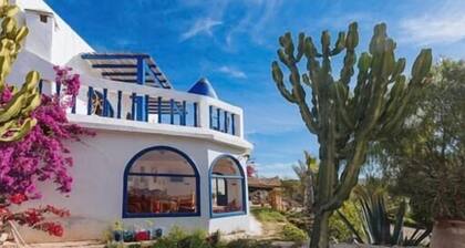 Room in Guest Room - Room in Villa L'air De La Mer