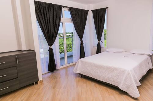 House, 4 Bedrooms, Accessible, Smoking