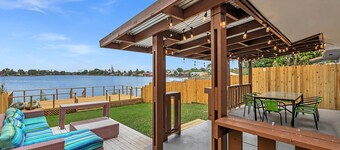 ★ SuperVilla ★ Lakefront ★ Sunsets, SUP, Grill