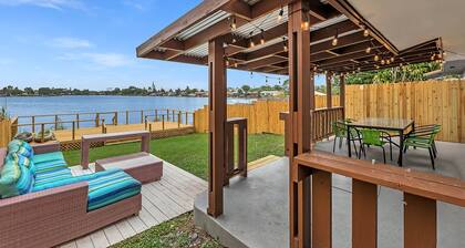 ★ SuperVilla ★ Lakefront ★ Sunsets, SUP, Grill