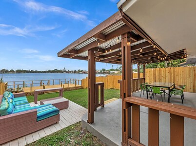 ★ SuperVilla ★ Lakefront ★ Sunsets, SUP, Grill