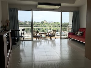 Fernseher, Stereoanlage