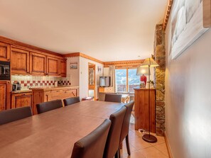 Dining - Spacious apartment with ski-in access and wellness area (Plagne Aime 2000)