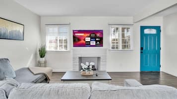 Televisie en een open haard