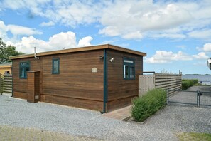 Bungalow, 3 Bedrooms, Patio, Garden View | Property entrance