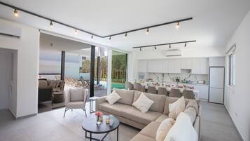 Villa, 5 Bedrooms, Smoking, Private Pool | Living area
