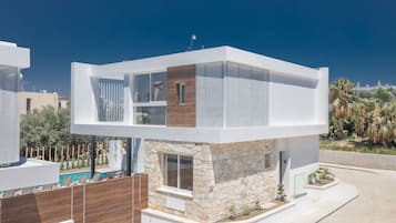 Villa, 5 Bedrooms, Smoking, Private Pool | Front of property