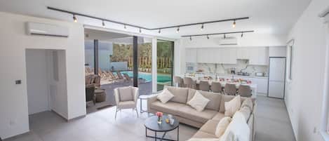 Villa, 5 habitaciones, para fumadores, alberca privada | Interior