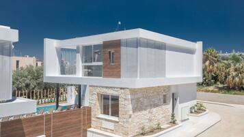 Villa, 5 Bedrooms, Smoking, Private Pool | Front of property