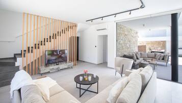 Villa, 5 Bedrooms, Smoking, Private Pool | Room amenity