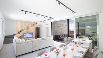 Villa, 5 Bedrooms, Smoking, Private Pool | Dining