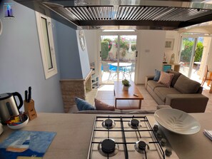 Villa, 2 Schlafzimmer, eigener Pool, Gartenblick | Innenbereich