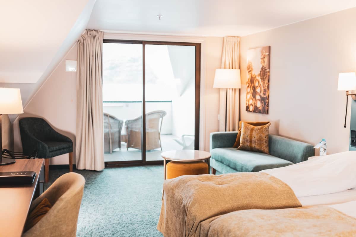 superior twin room, 2 single beds (med fjordutsikt) | living area | 24-inch flat-screen tv with cable channels, tv, table football