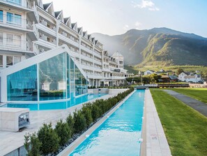 3 indoor pools, 3 outdoor pools, open 6:00 AM to 10:00 PM, pool loungers - Hotel Ullensvang (Ullensvang)