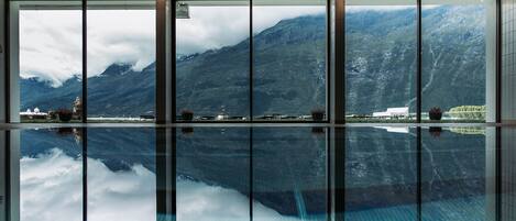 3 Innenpools, 3 Außenpools, Liegestühle