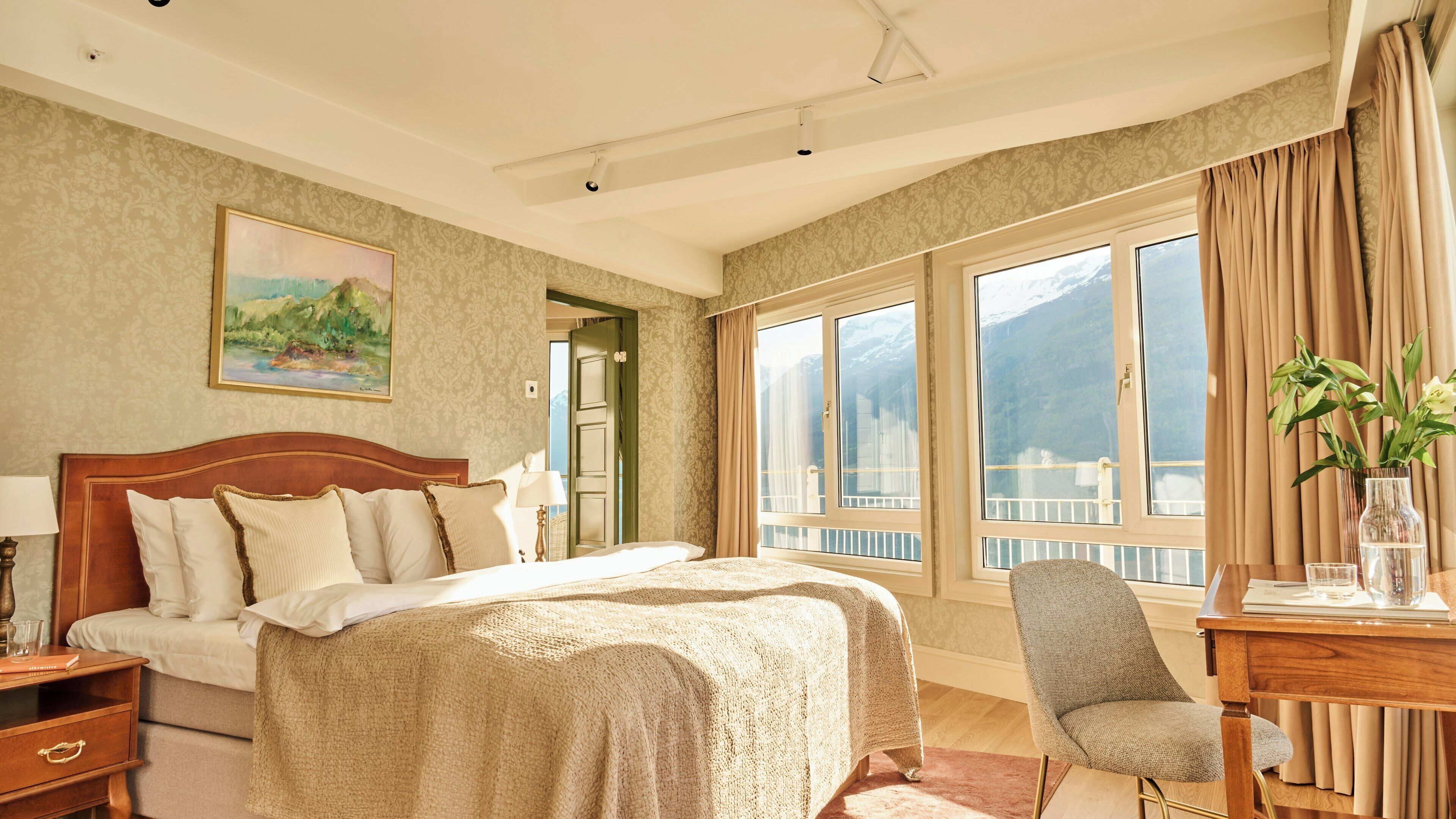 Suite | Pillowtop beds, desk, laptop workspace, free WiFi