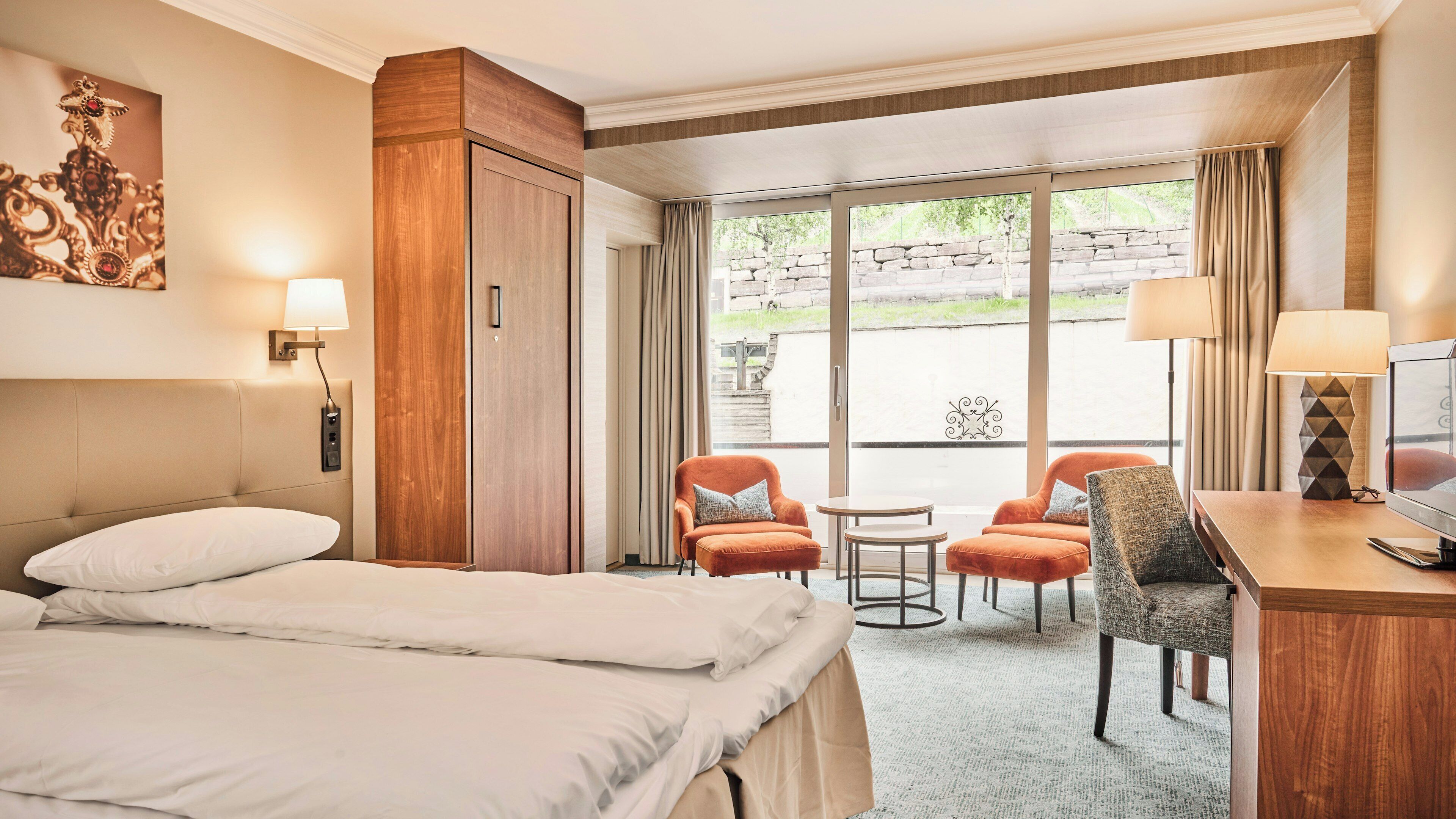 Family Room - 4 beds | Pillowtop beds, desk, laptop workspace, free WiFi