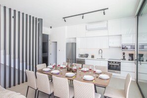 Villa, 5 Bedrooms, Private Pool, Garden View | Dining