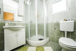 Appartement, 2 chambres, accessible aux personnes à mobilité réduite, fumeur | Salle de bain