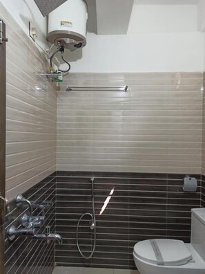 Shower, free toiletries, towels, soap