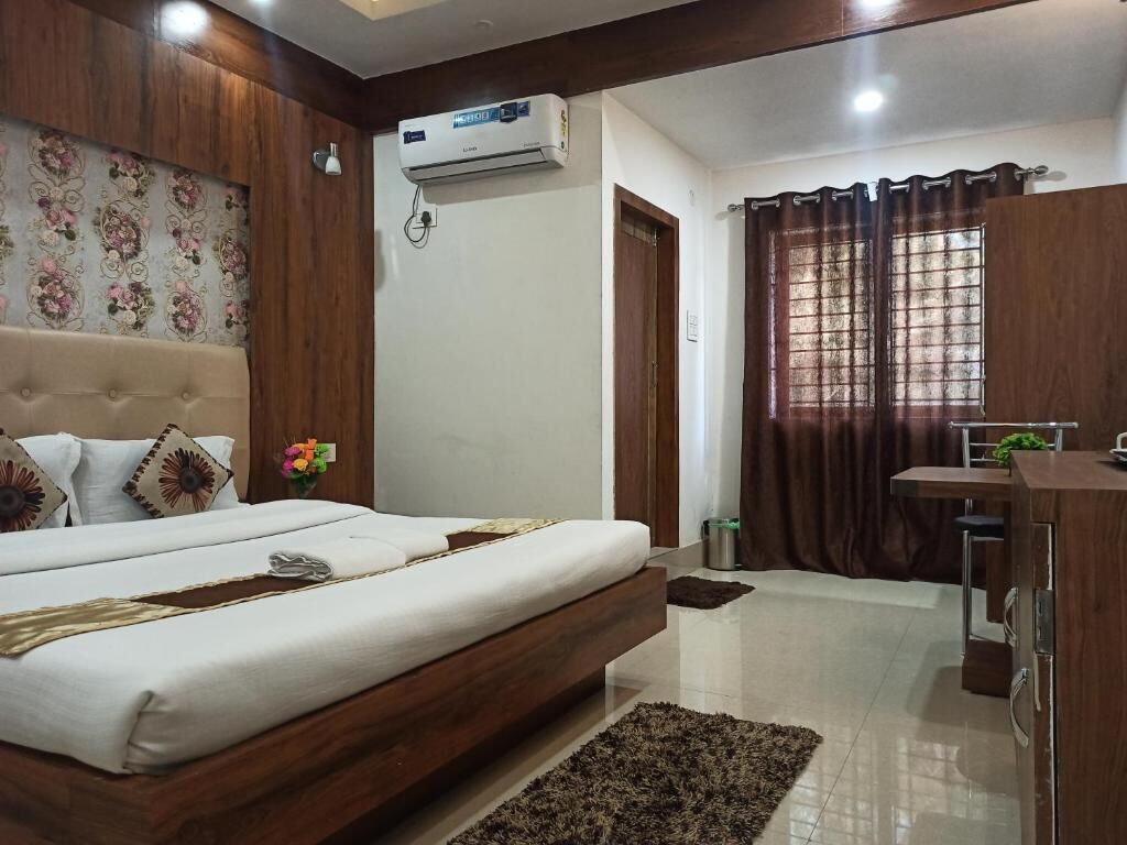 Semi Executive Room | In-room safe, desk