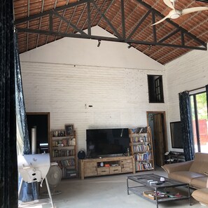 تلفزيون ذكي، مكتب، طابعة