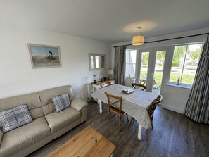 Smart TV, table tennis