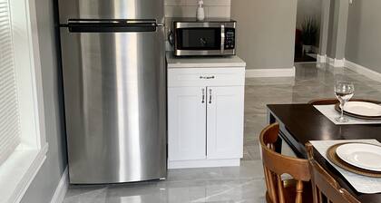 The Wheel of Fortune Duplex-8BR Parking