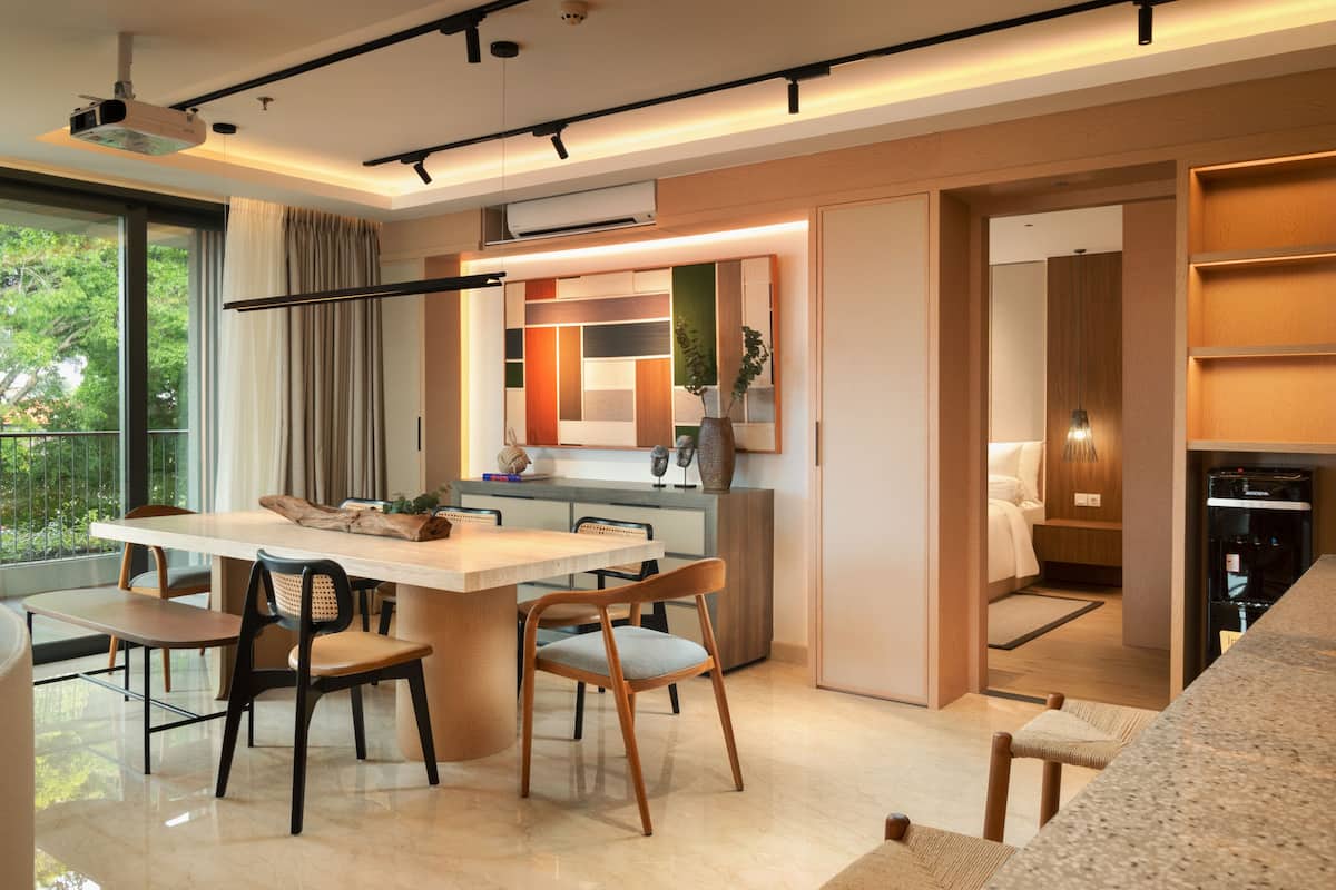 Grand Suite, 3 Bedrooms | Living area | 43-inch flat-screen TV with cable channels, TV