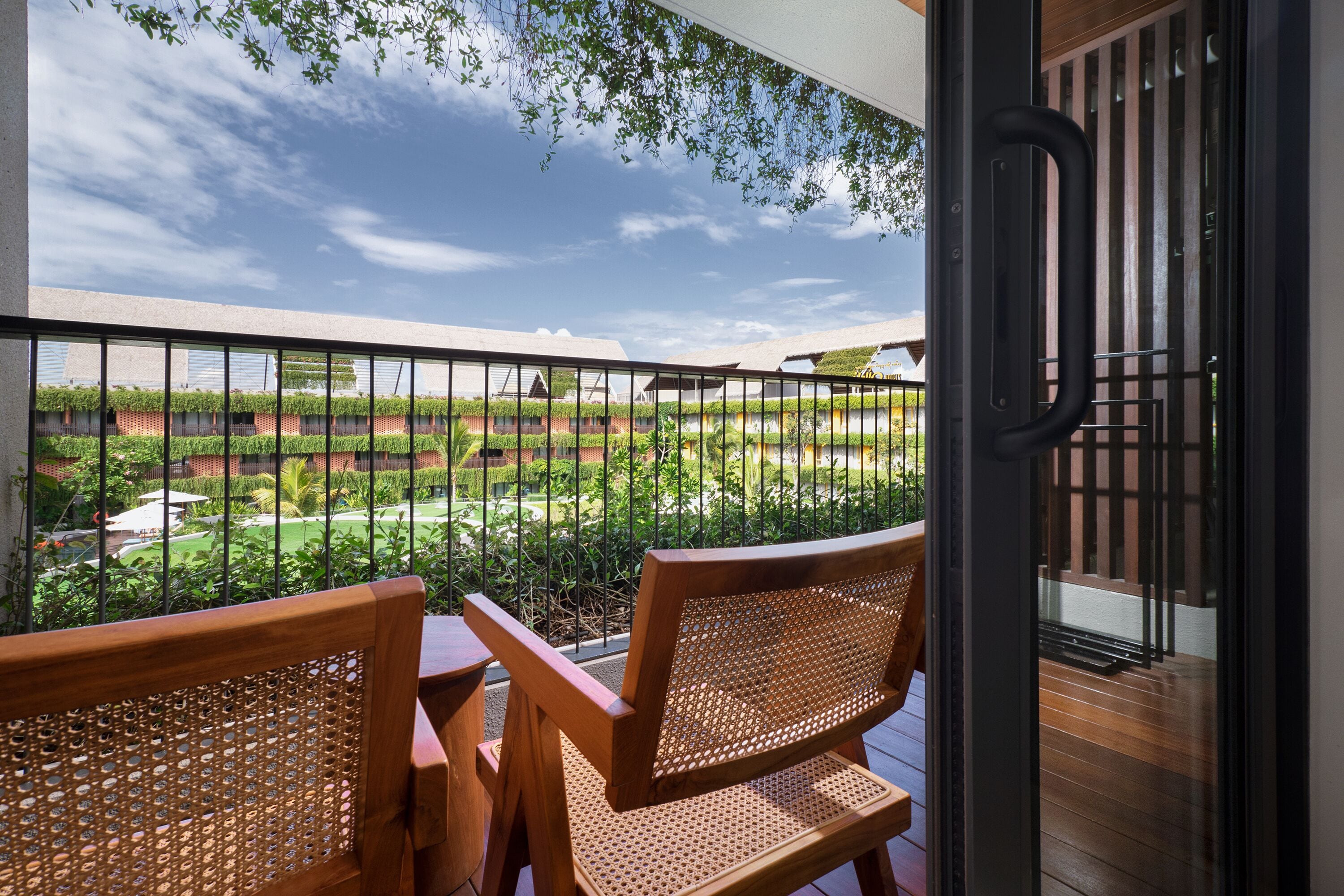 Suite, 3 camere da letto, lato giardino | Vista balcone