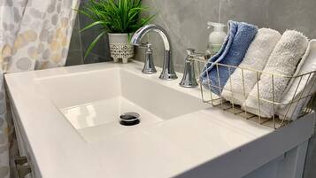 Bruser, gratis toiletartikler, håndklæder, Sæbe