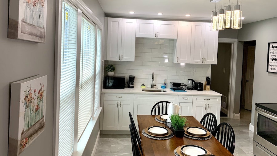 The Horseshoe Falls Villa- 6BR Free Parking, Minutes From Falls & Casino