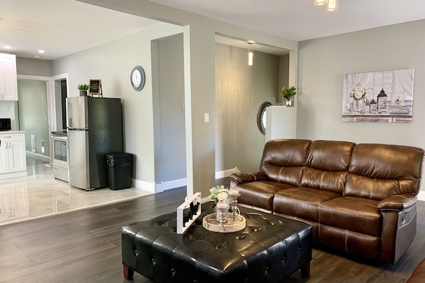 Télévision à écran plat de 70 pouces avec chaßnes par cùble, télévision