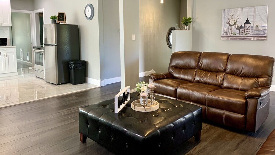 The Horseshoe Falls Villa- 6BR Free Parking, Minutes From Falls & Casino