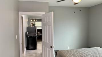 3 habitaciones, escritorio, wifi gratis y ropa de cama