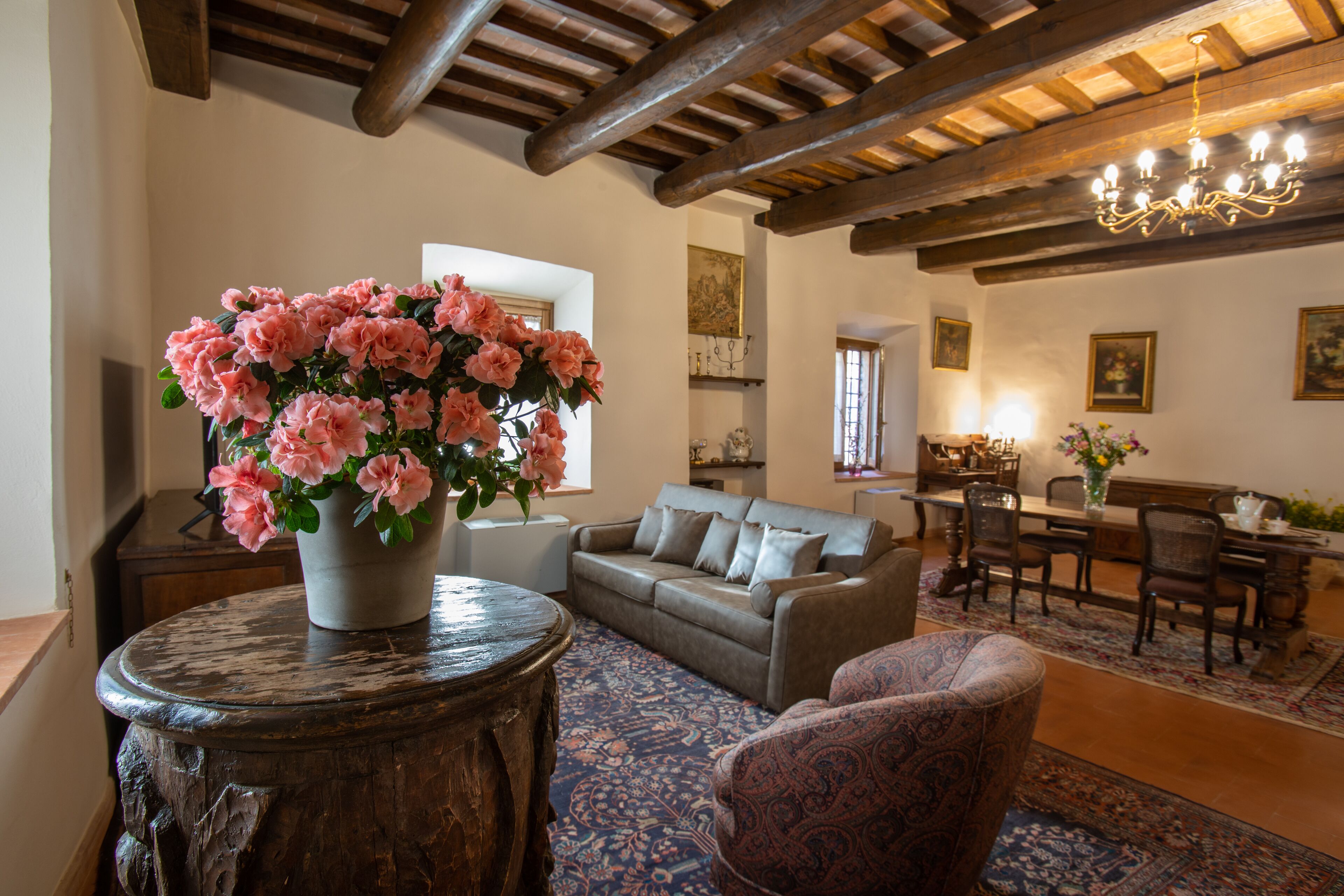 Junior-sviitti | Ylelliset vuodevaatteet, minibaari, tallelokero huoneessa