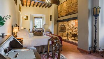 Suite Junior | Biancheria da letto di alta qualità, minibar, cassaforte in camera