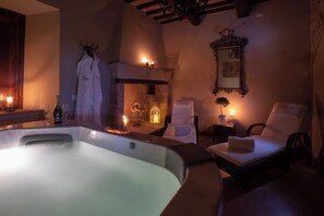 Couples treatment room(s), sauna, hot tub, steam room, body treatments