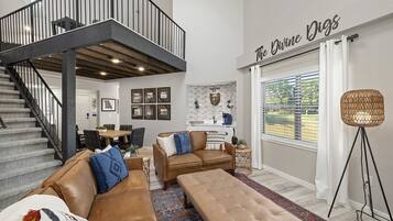 TV connectée, cheminée, jeux vidéo, baby-foot