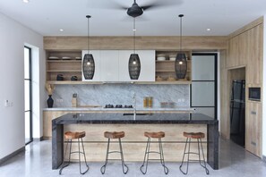 Private kitchenette - Villa Soho (Canggu)