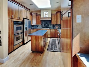 Studio (5 Bedrooms) | Property amenity