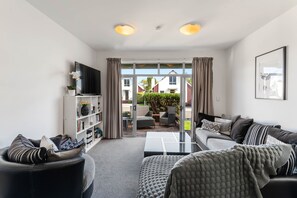 Smart TV, ping pong - Relax At The Bach - Resort Style Living (Rotorua)