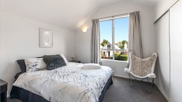 2 bedrooms, iron/ironing board, travel cot, free WiFi