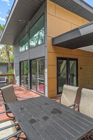 Outdoor dining - The Loft at Mason Creek Preserve - Old Homosassa (Homosassa)