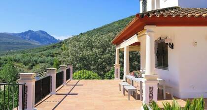 La Moncloa, Villa Rural en el Corazón de Andalucía