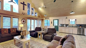 Studio (2 Bedrooms) | Front of property